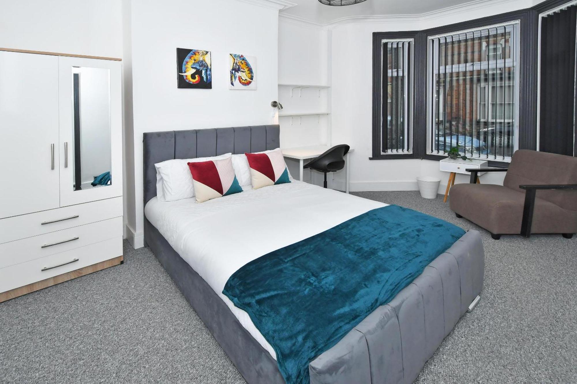 Townhouse @ 202 Walthall Street クルー エクステリア 写真