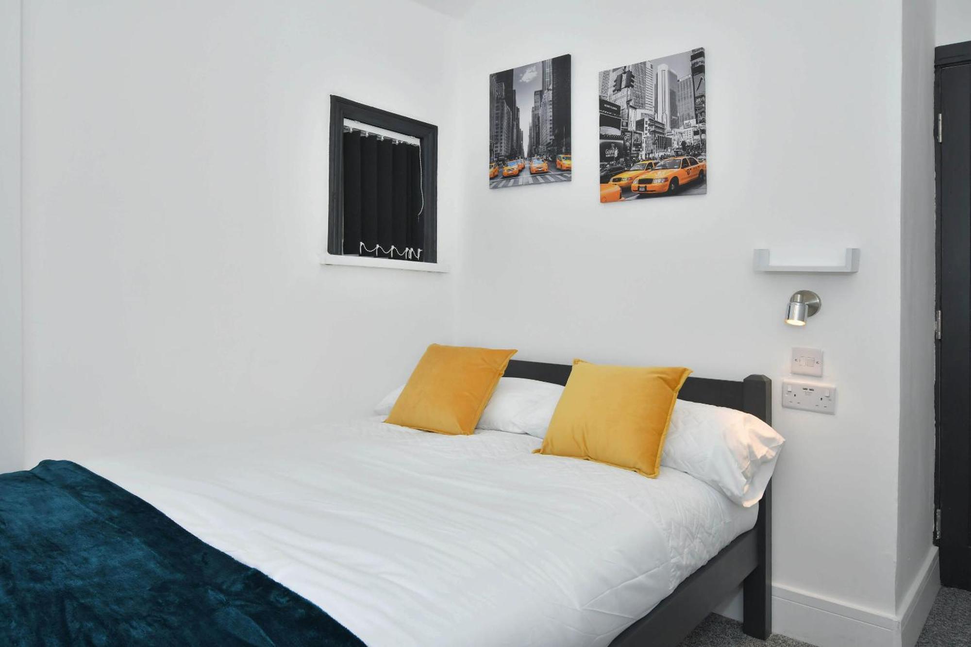 Townhouse @ 202 Walthall Street クルー エクステリア 写真