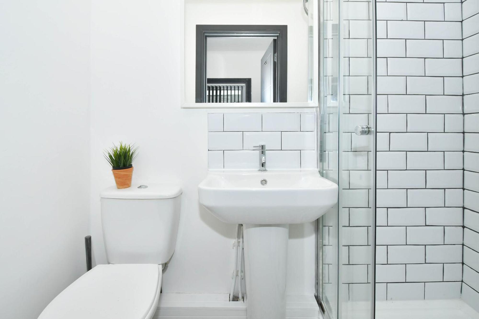 Townhouse @ 202 Walthall Street クルー エクステリア 写真