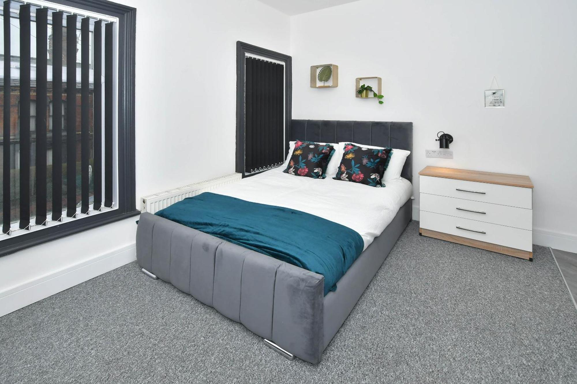 Townhouse @ 202 Walthall Street クルー エクステリア 写真