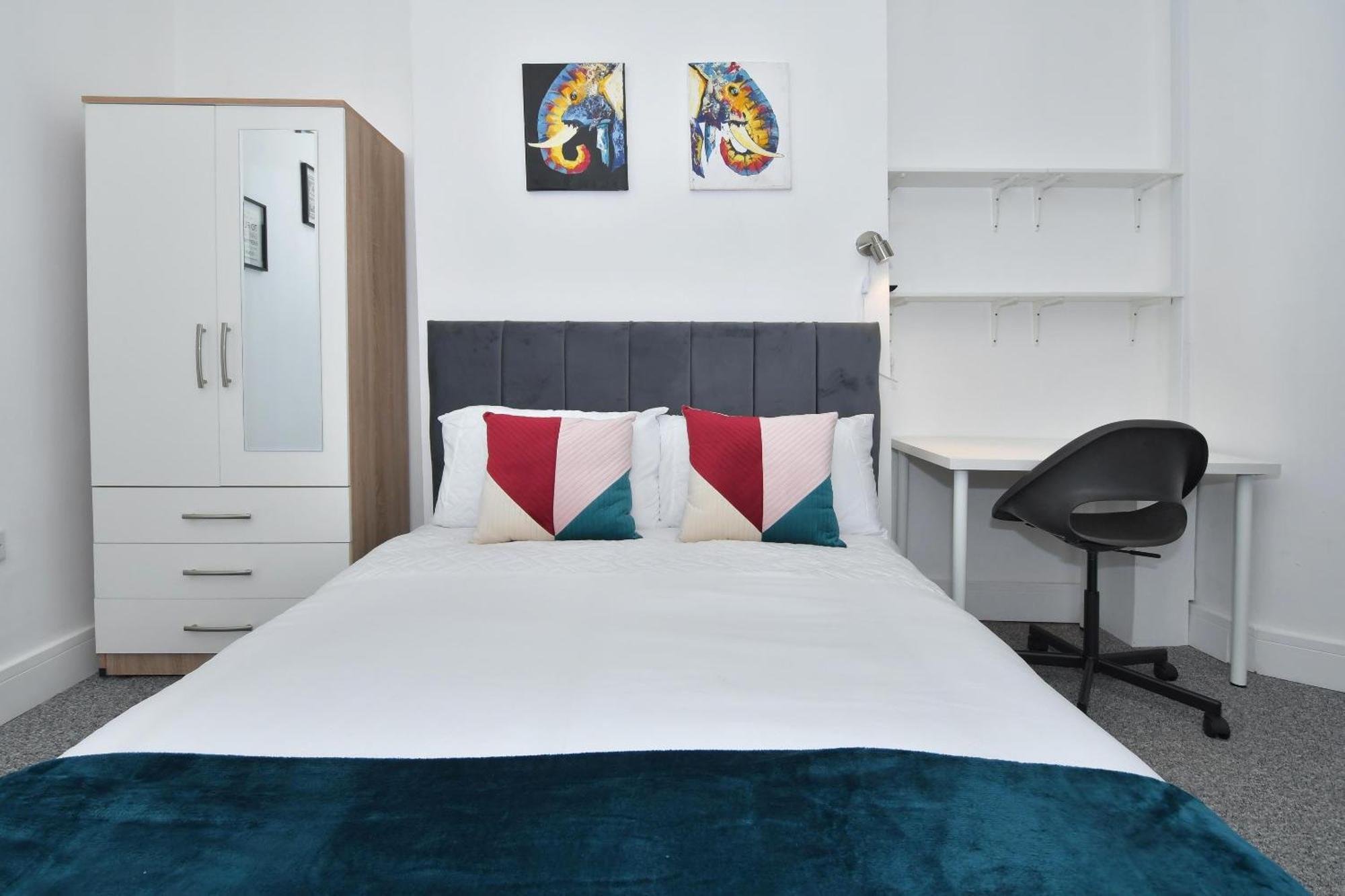 Townhouse @ 202 Walthall Street クルー エクステリア 写真