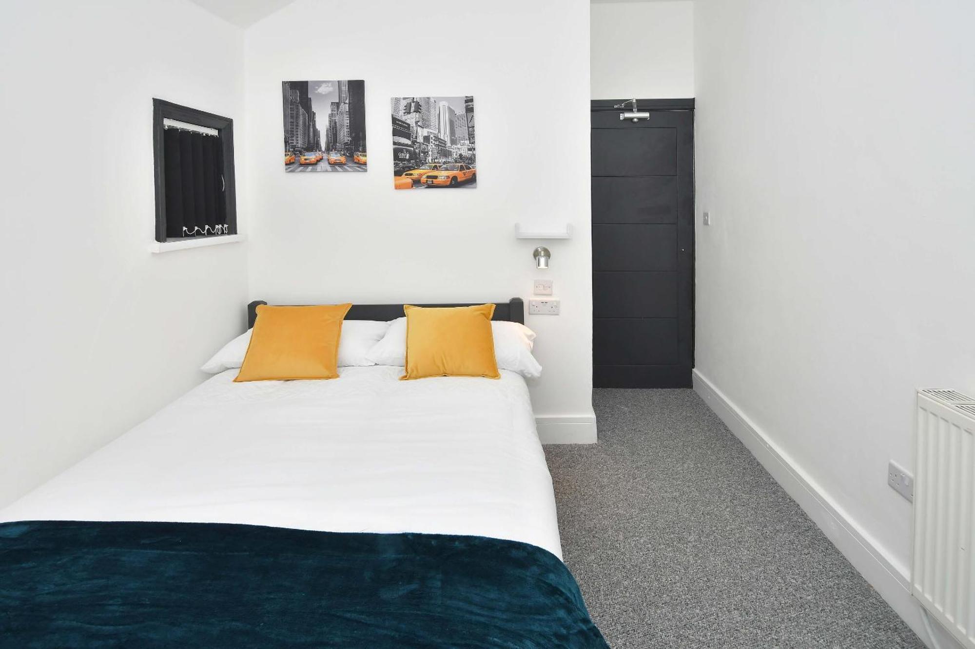 Townhouse @ 202 Walthall Street クルー エクステリア 写真
