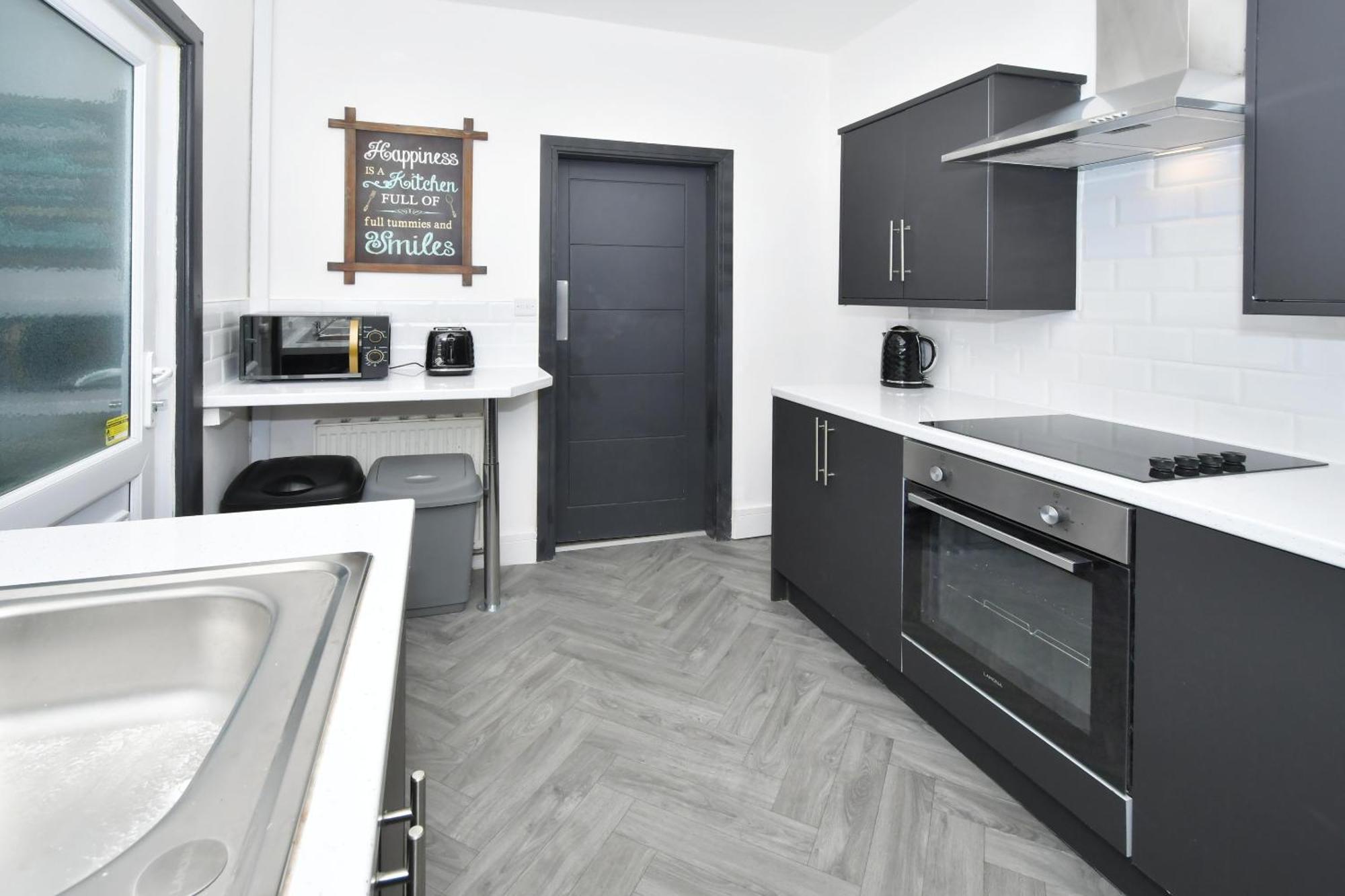 Townhouse @ 202 Walthall Street クルー エクステリア 写真